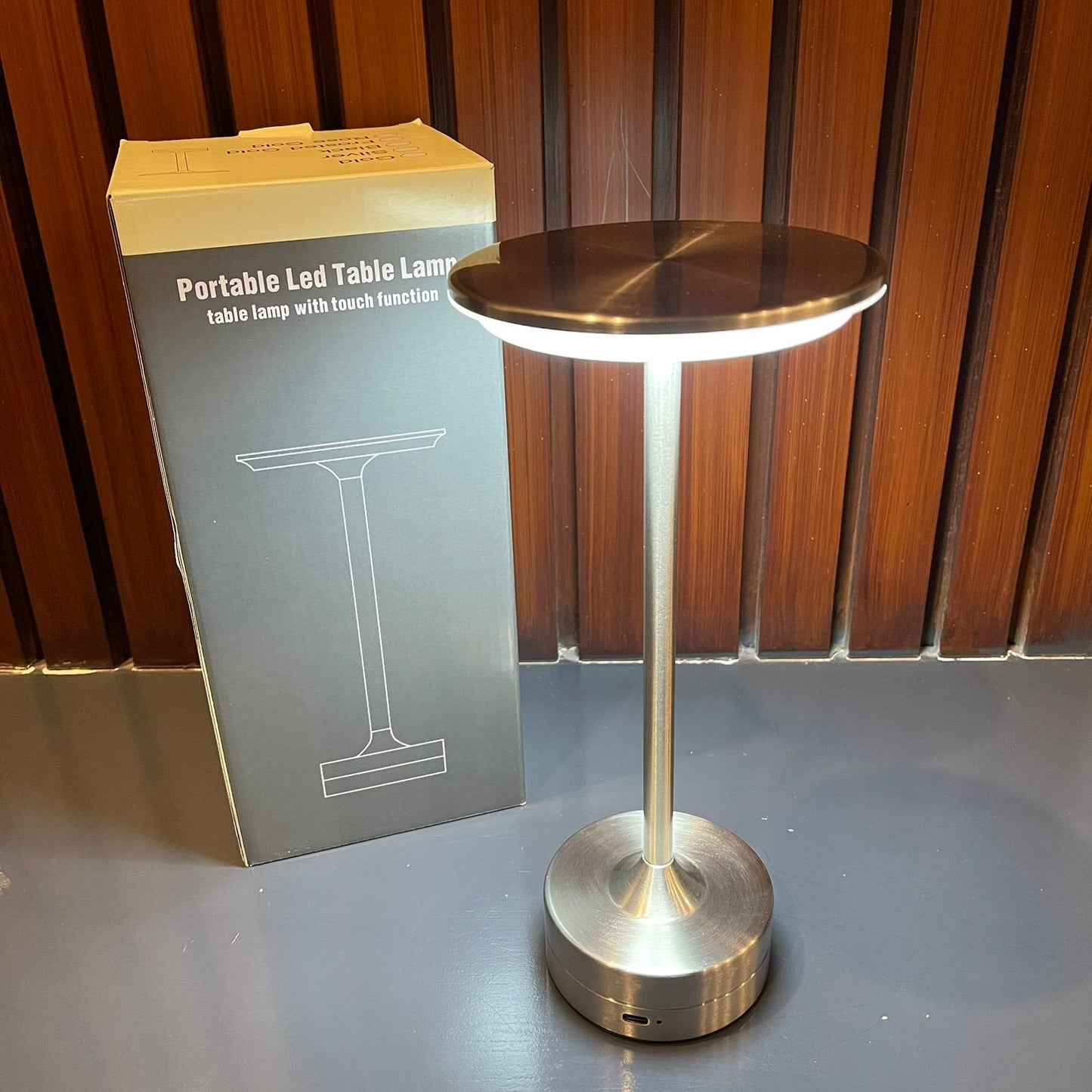 Modern Design Metal Touch LED Table Lamp B/O ( 3 color Light )